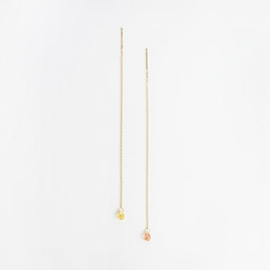 18ct yellow gold thread-through earrings featuring faceted sapphire briolettes in yellow and pink, 10cm long.